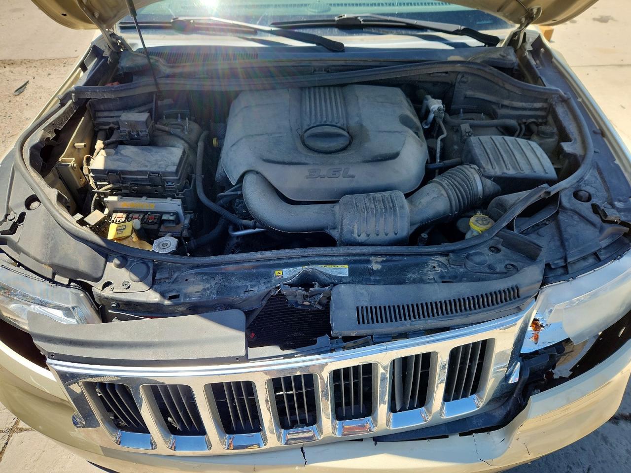 2011 Jeep Grand Cherokee Limited Tan vin: 1J4RR5GG5BC690479