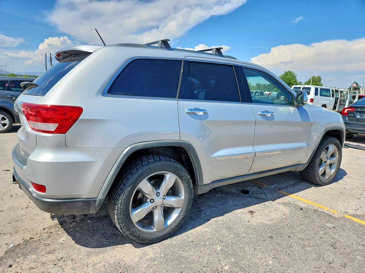 2011 Jeep Grand Cheroke Limited Silver vin: 1J4RR5GT2BC649529