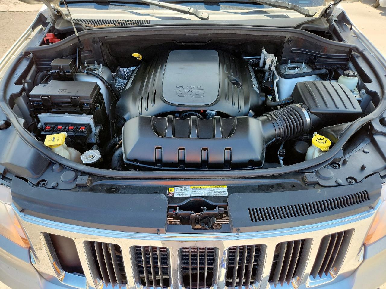 2011 Jeep Grand Cheroke Limited Silver vin: 1J4RR5GT2BC649529