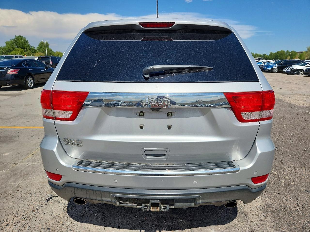 2011 Jeep Grand Cheroke Limited Silver vin: 1J4RR5GT2BC649529