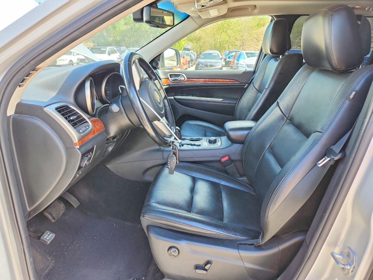 2011 Jeep Grand Cheroke Limited Silver vin: 1J4RR5GT2BC649529