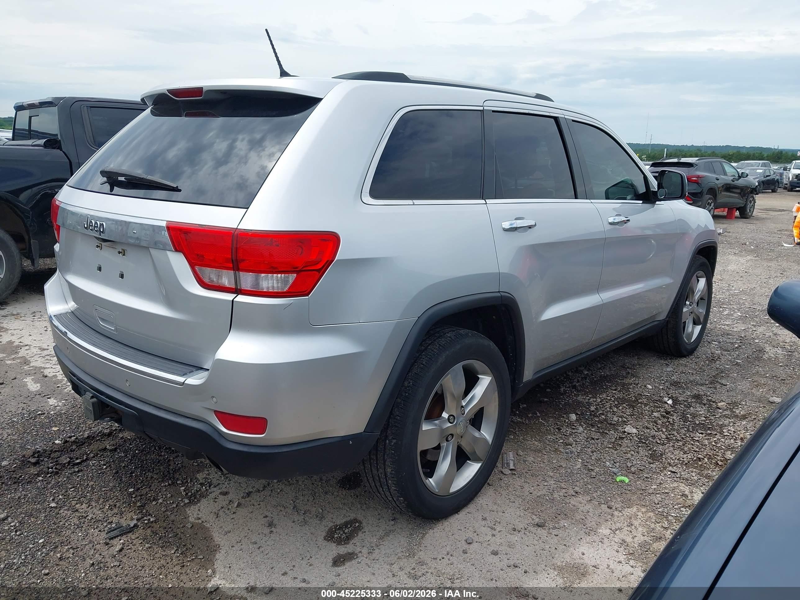 2011 Jeep Grand Cherokee Limited Silver vin: 1J4RR5GT3BC546796