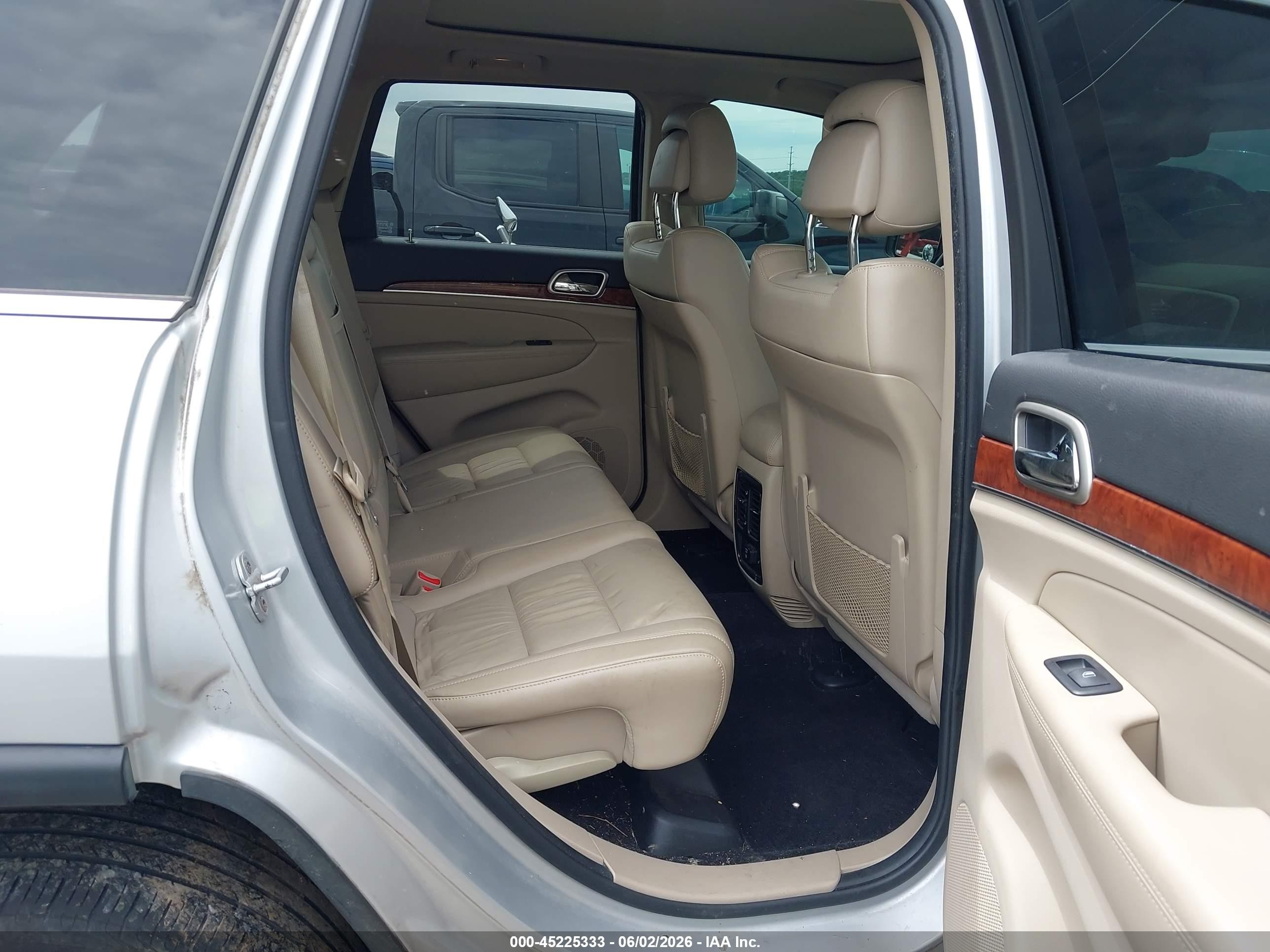 2011 Jeep Grand Cherokee Limited Silver vin: 1J4RR5GT3BC546796