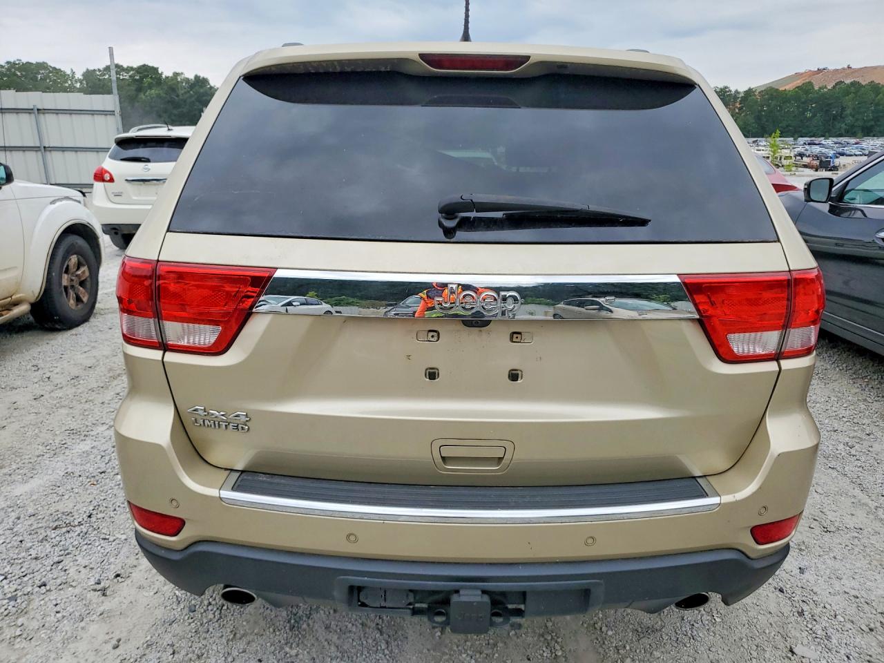 2011 Jeep Grand Cherokee Limited Золотой vin: 1J4RR5GT9BC578166