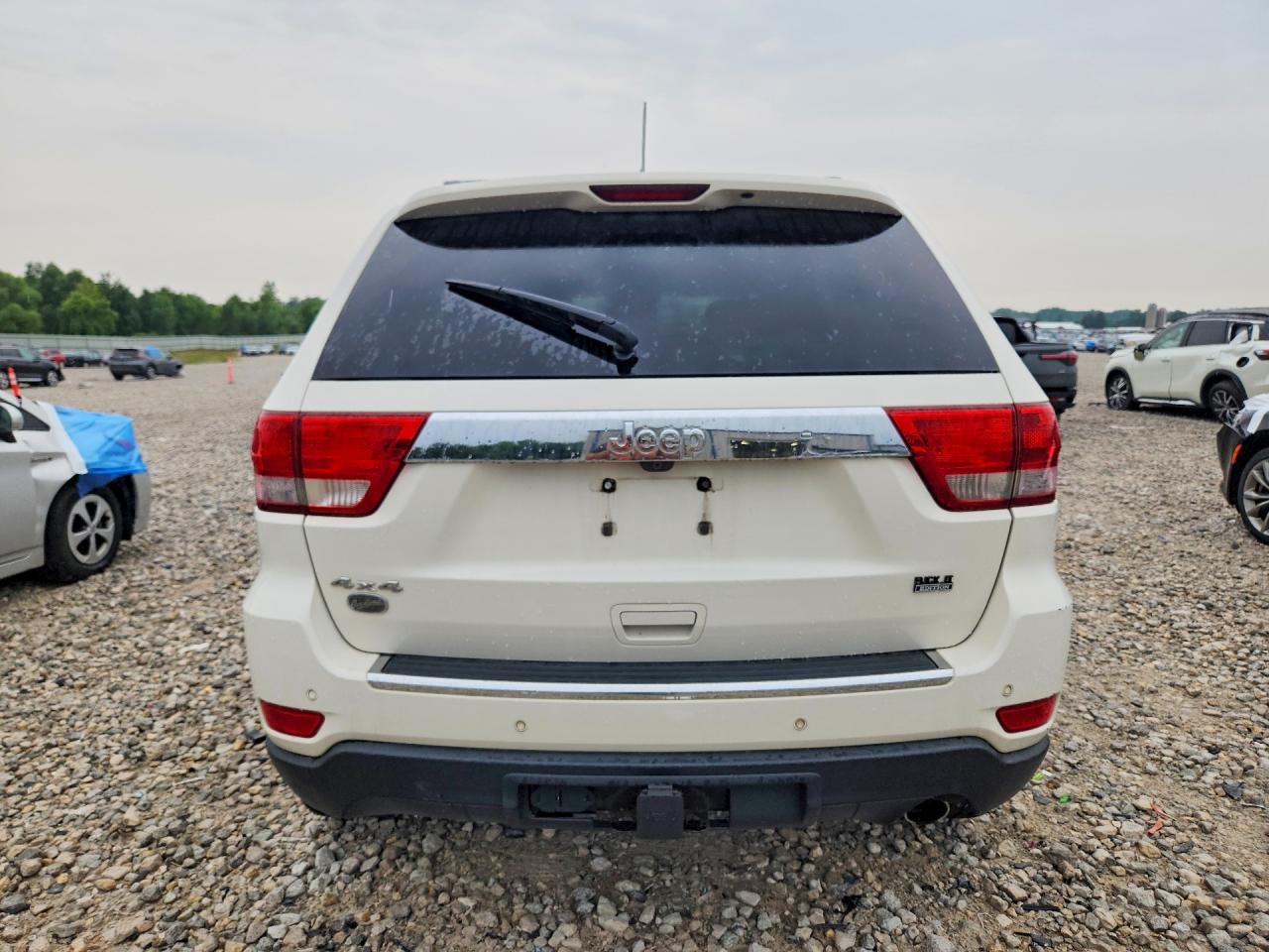 2011 Jeep Grand Cherokee Overland White vin: 1J4RR6GG3BC737045