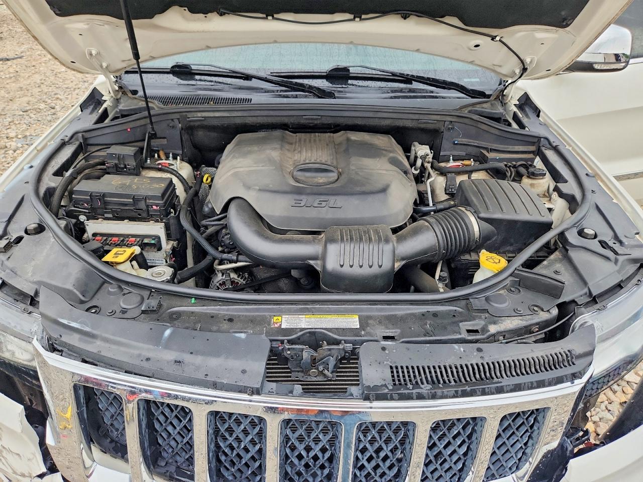 2011 Jeep Grand Cherokee Overland White vin: 1J4RR6GG3BC737045