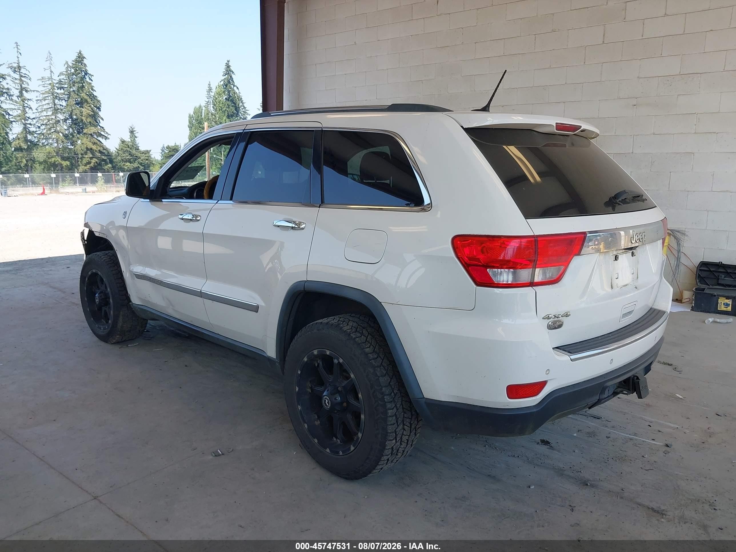 2011 Jeep Grand Cherokee Overland White vin: 1J4RR6GG7BC635859