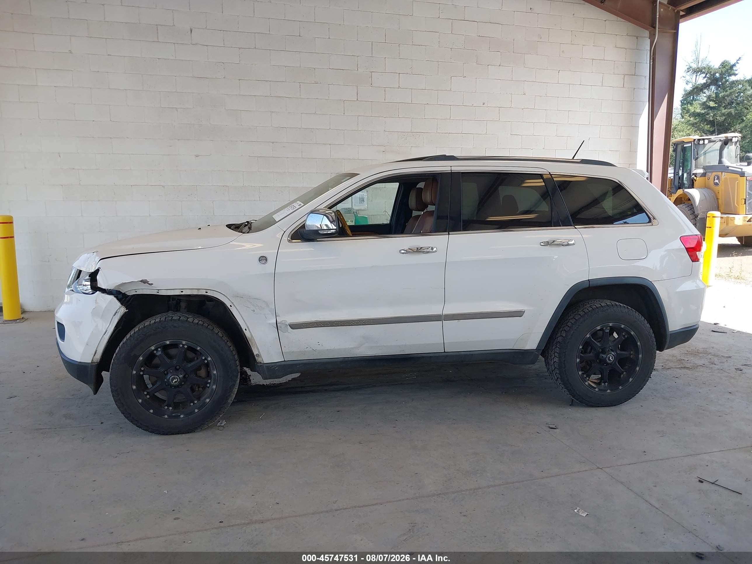 2011 Jeep Grand Cherokee Overland White vin: 1J4RR6GG7BC635859