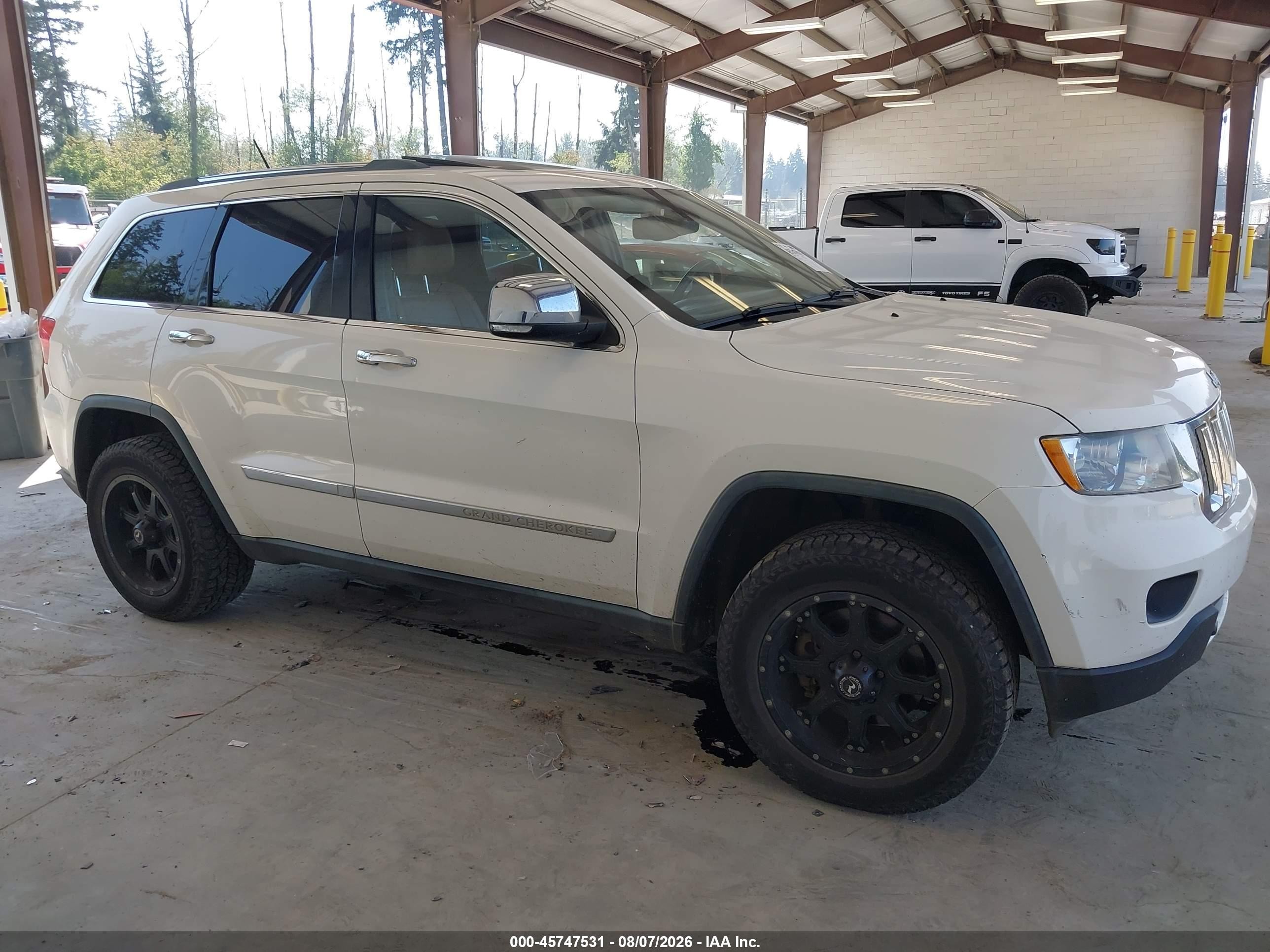 2011 Jeep Grand Cherokee Overland White vin: 1J4RR6GG7BC635859