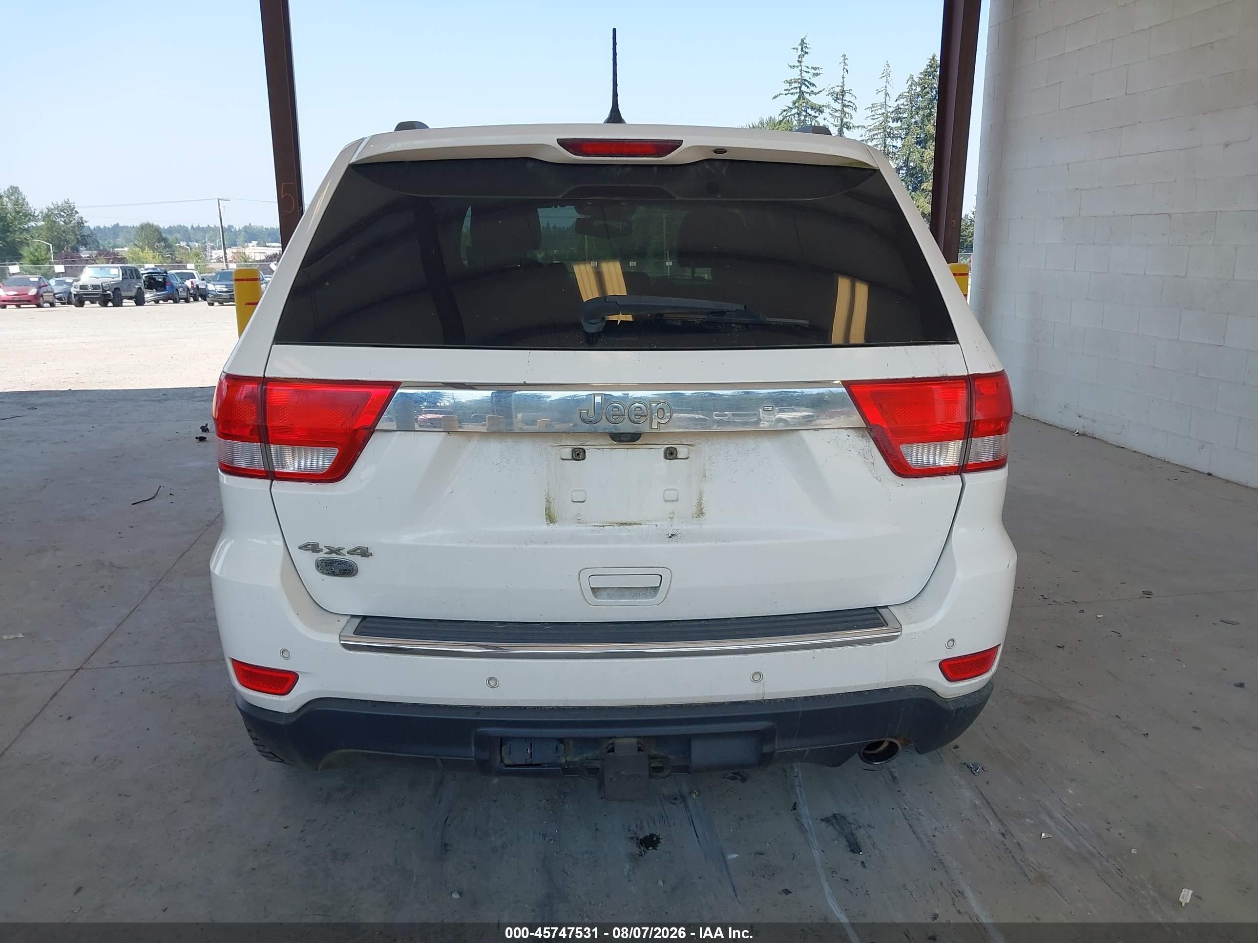 2011 Jeep Grand Cherokee Overland White vin: 1J4RR6GG7BC635859