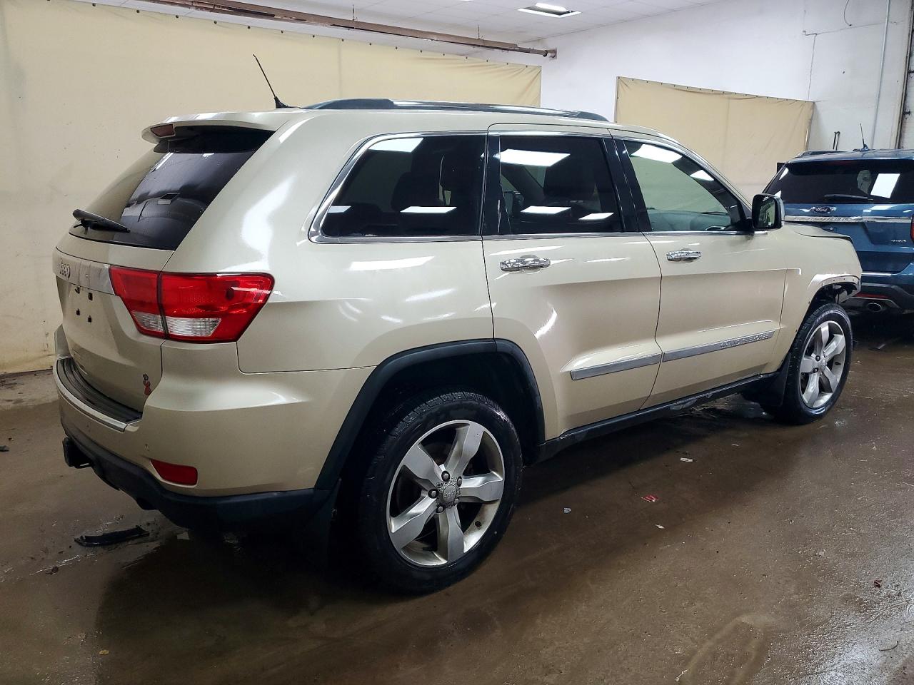 2011 Jeep Grand Cherokee Overland Золотой vin: 1J4RR6GG9BC557942