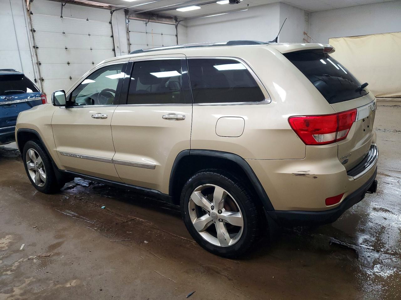 2011 Jeep Grand Cherokee Overland Золотой vin: 1J4RR6GG9BC557942