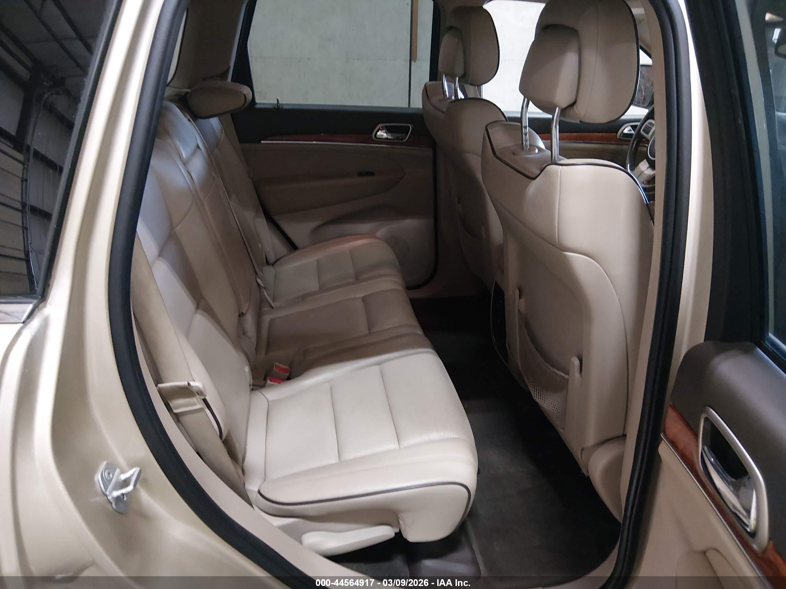 2011 Jeep Grand Cherokee Overland Tan vin: 1J4RR6GG9BC636303