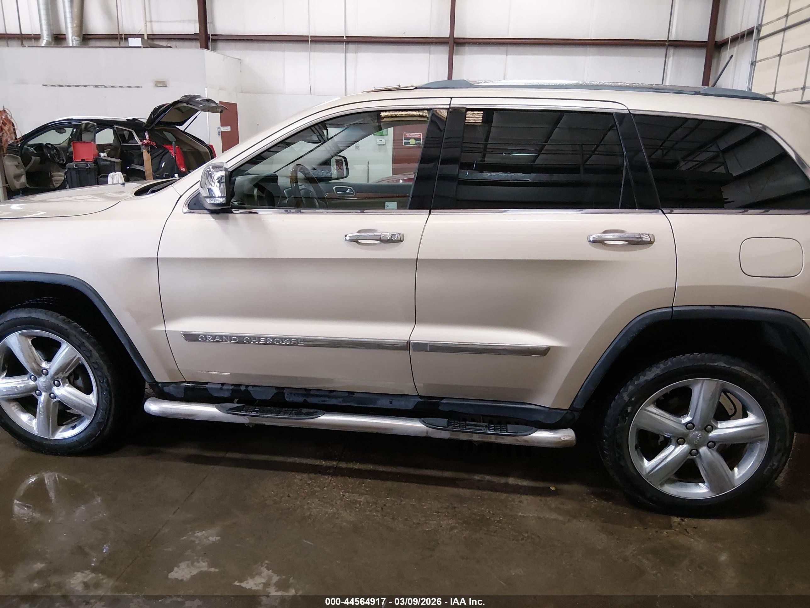 2011 Jeep Grand Cherokee Overland Tan vin: 1J4RR6GG9BC636303