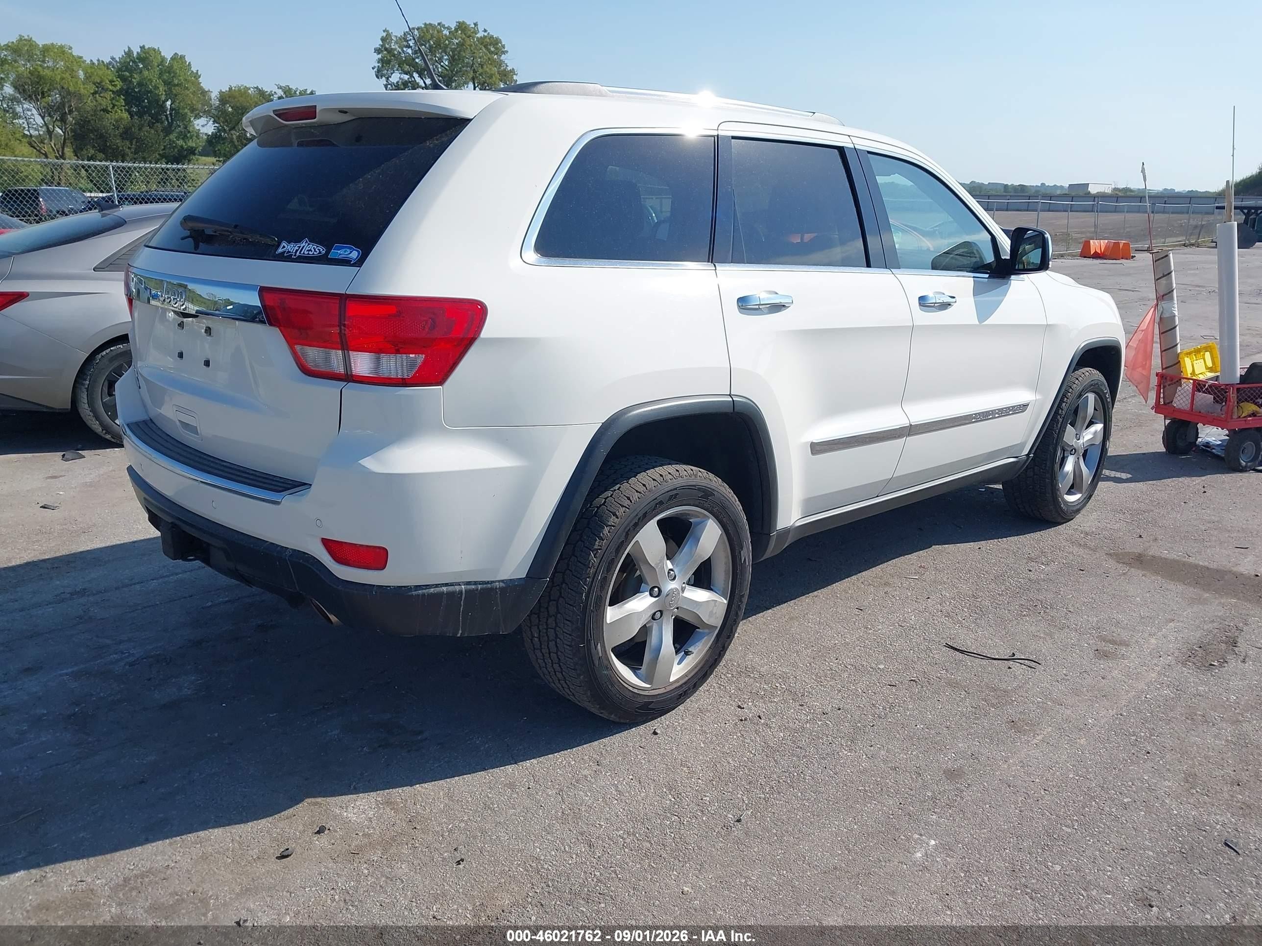 2011 Jeep Grand Cherokee Overland White vin: 1J4RR6GGXBC510225