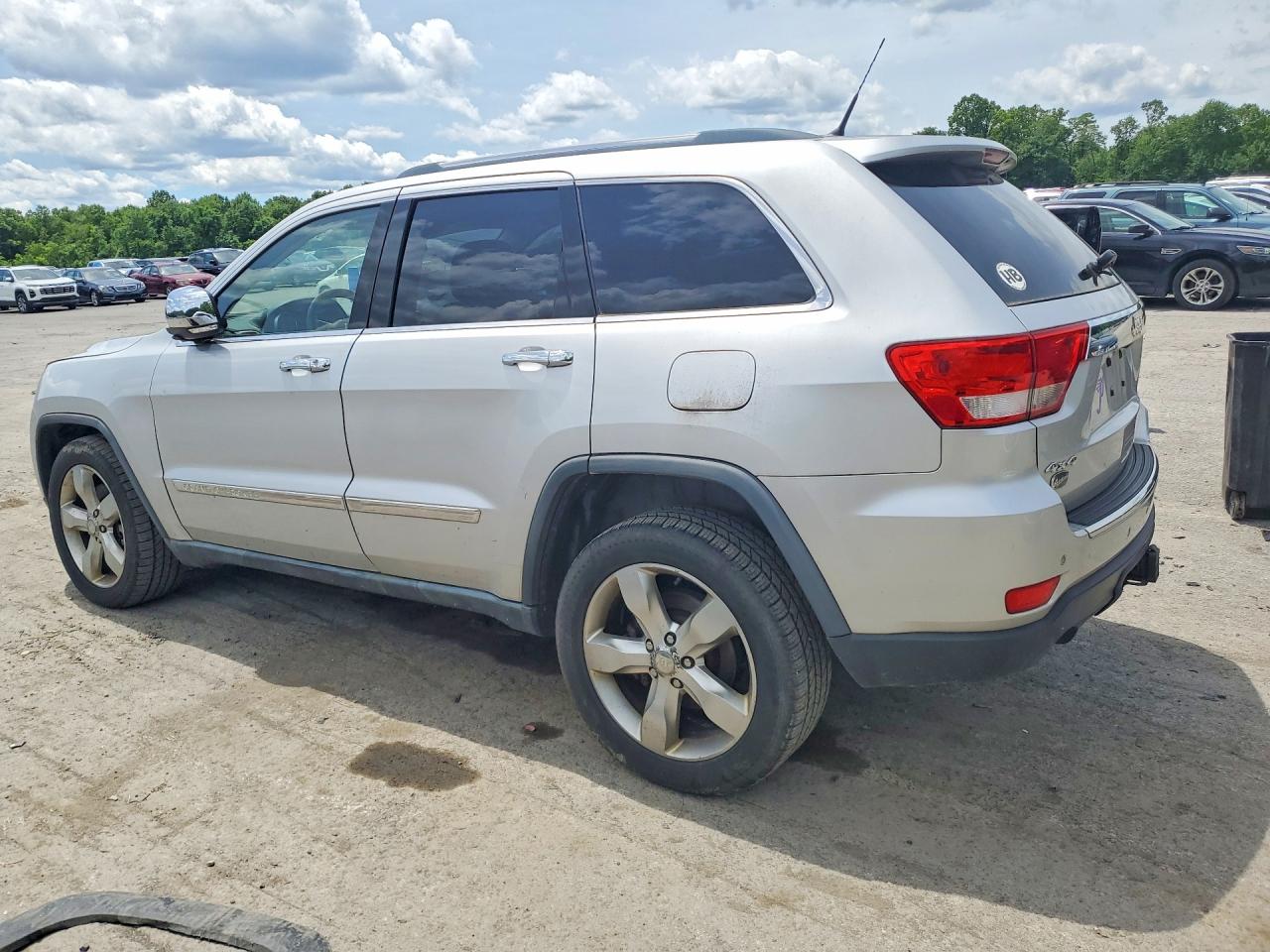 2011 Jeep Grand Cherokee Silver vin: 1J4RR6GT1BC514404