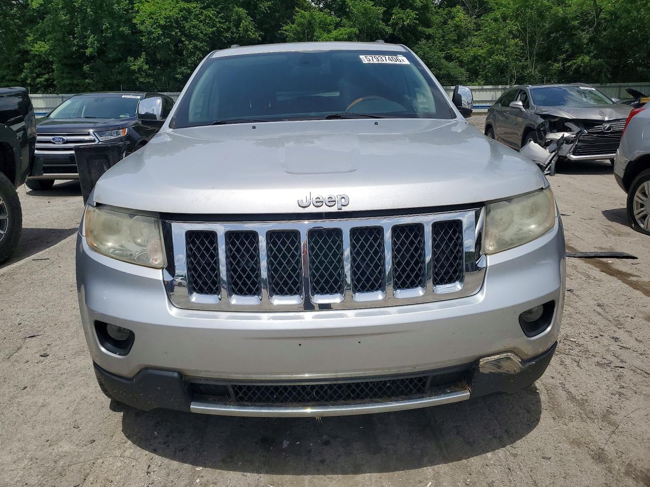 2011 Jeep Grand Cherokee Silver vin: 1J4RR6GT1BC514404