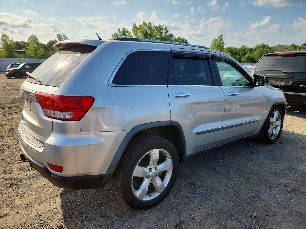 2011 Jeep Grand Cherokee Overland Silver vin: 1J4RR6GT1BC629407
