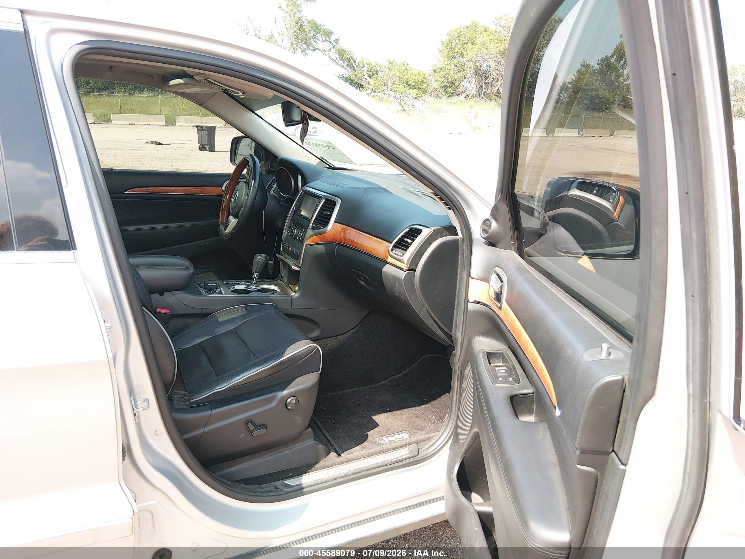 2011 Jeep Grand Cherokee Overland Silver vin: 1J4RR6GT2BC607299