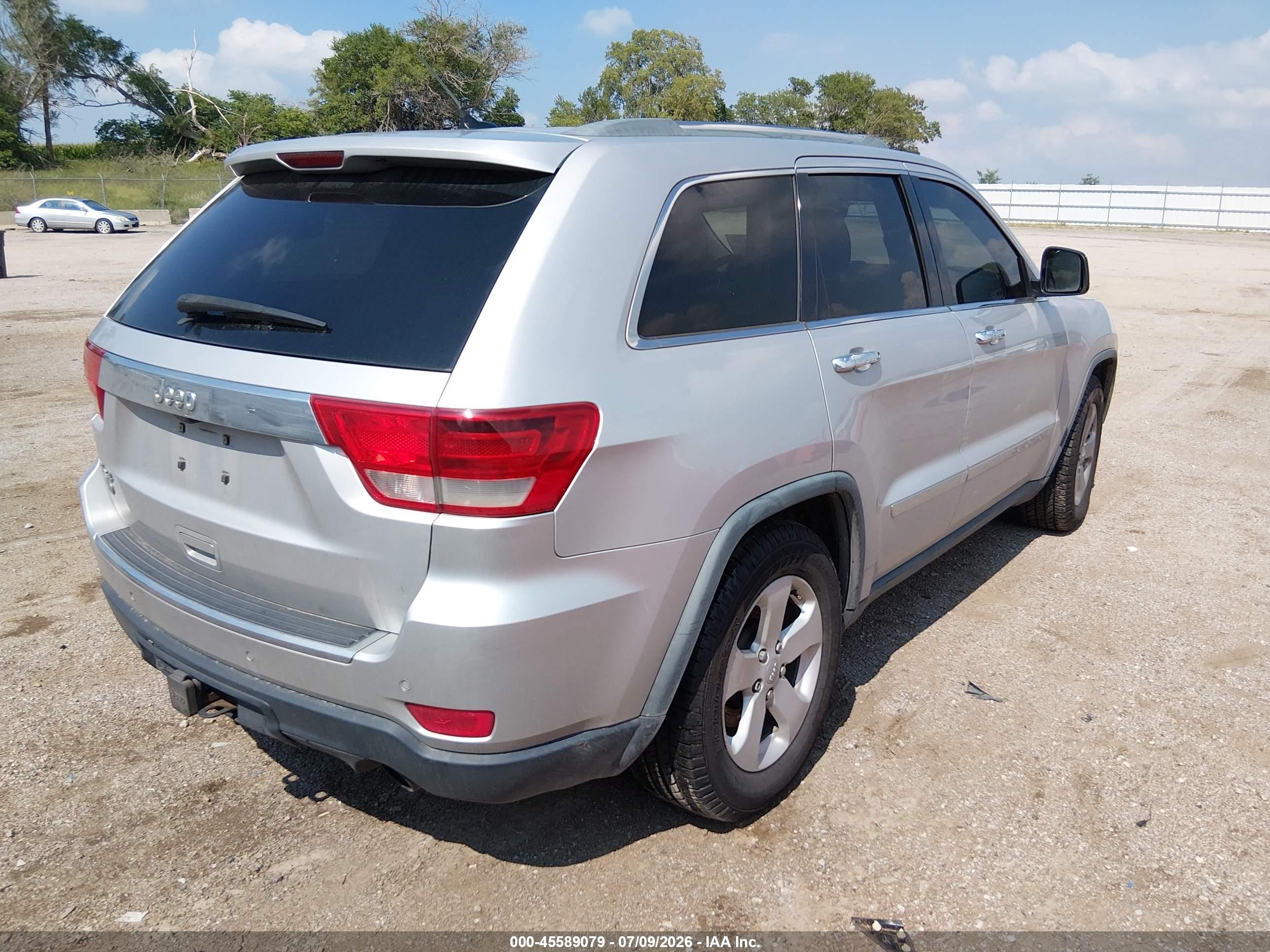 2011 Jeep Grand Cherokee Overland Silver vin: 1J4RR6GT2BC607299