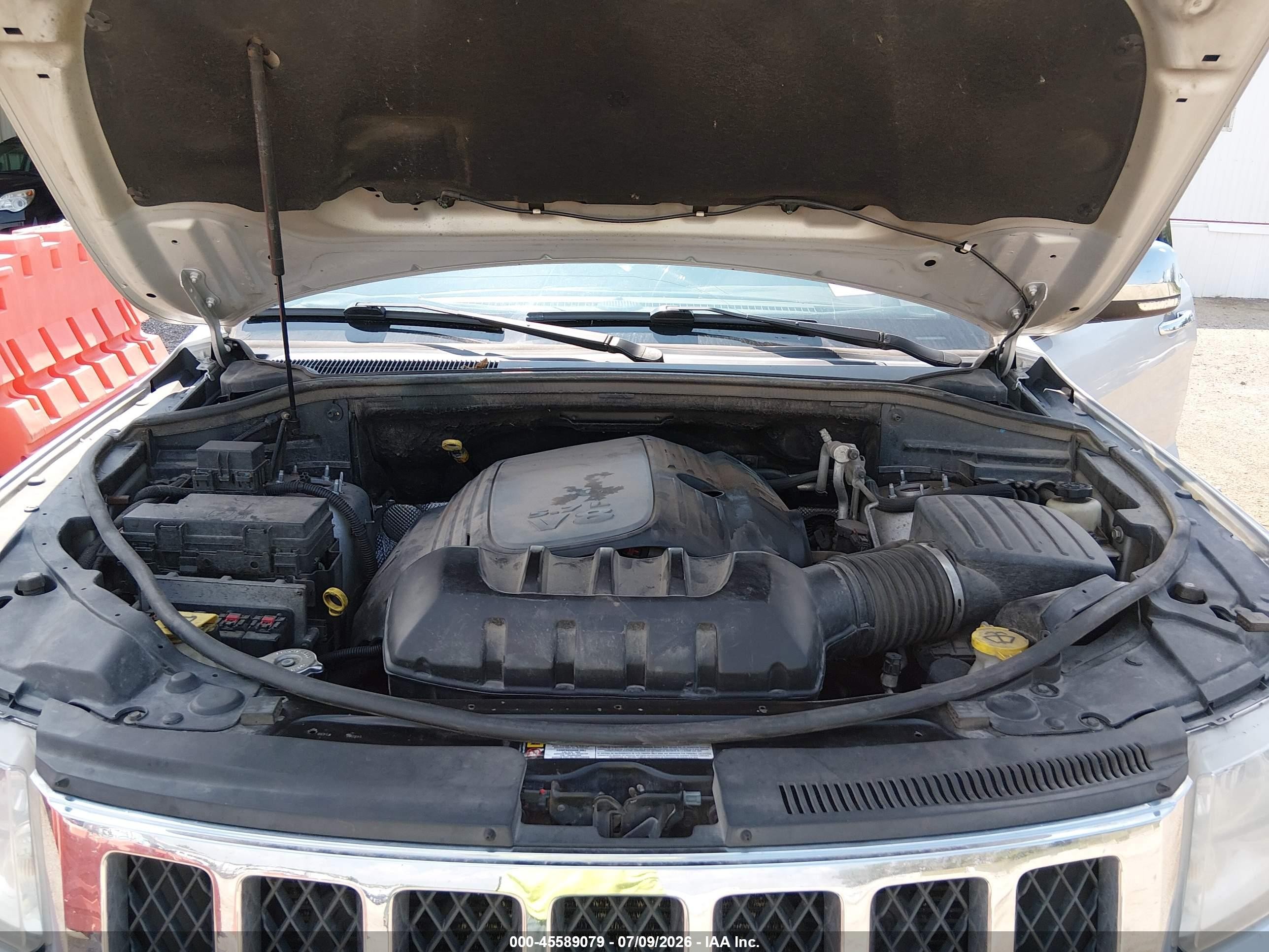 2011 Jeep Grand Cherokee Overland Silver vin: 1J4RR6GT2BC607299
