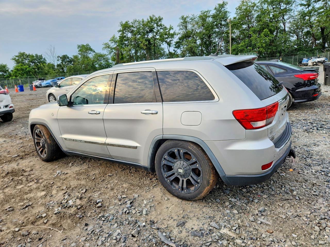 2011 Jeep Grand Cherokee Overland Silver vin: 1J4RR6GT4BC607675