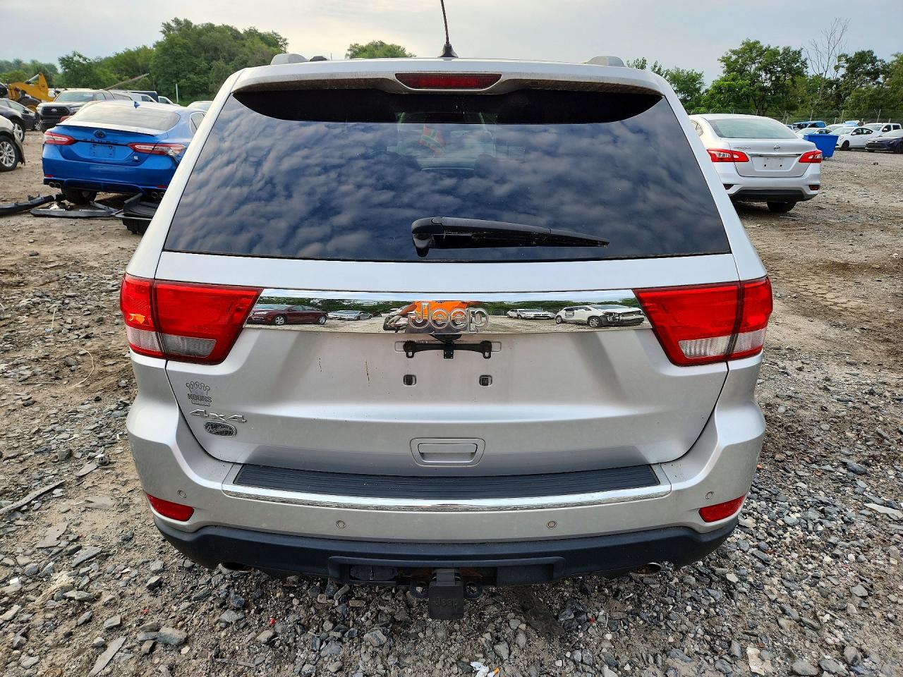 2011 Jeep Grand Cherokee Overland Silver vin: 1J4RR6GT4BC607675