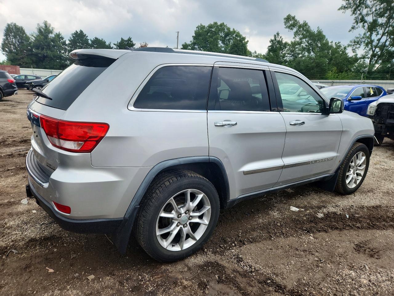 2011 Jeep Grand Cherokee Overland Silver vin: 1J4RR6GT6BC607614