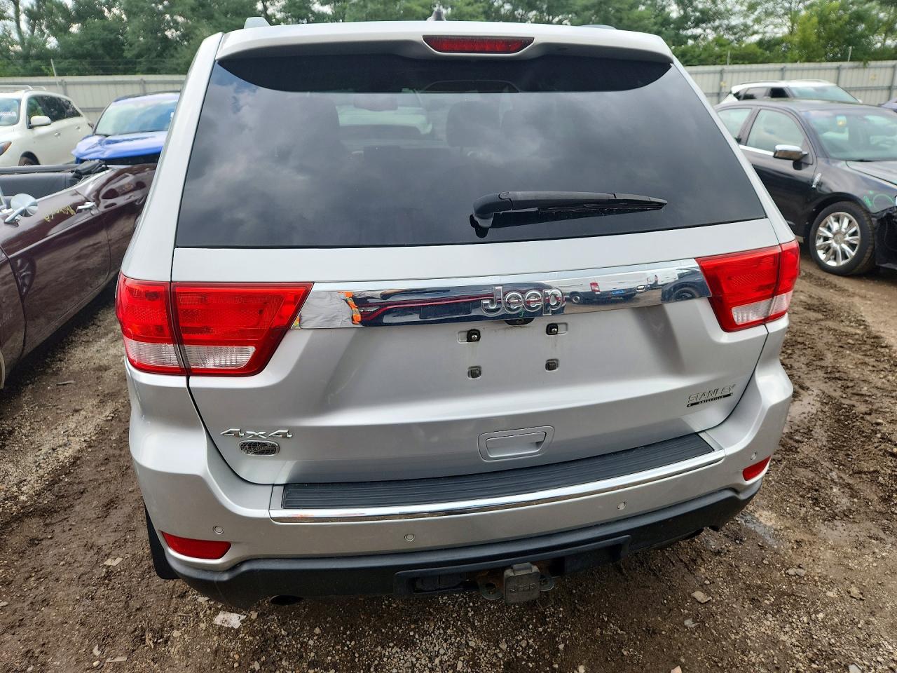 2011 Jeep Grand Cherokee Overland Silver vin: 1J4RR6GT6BC607614