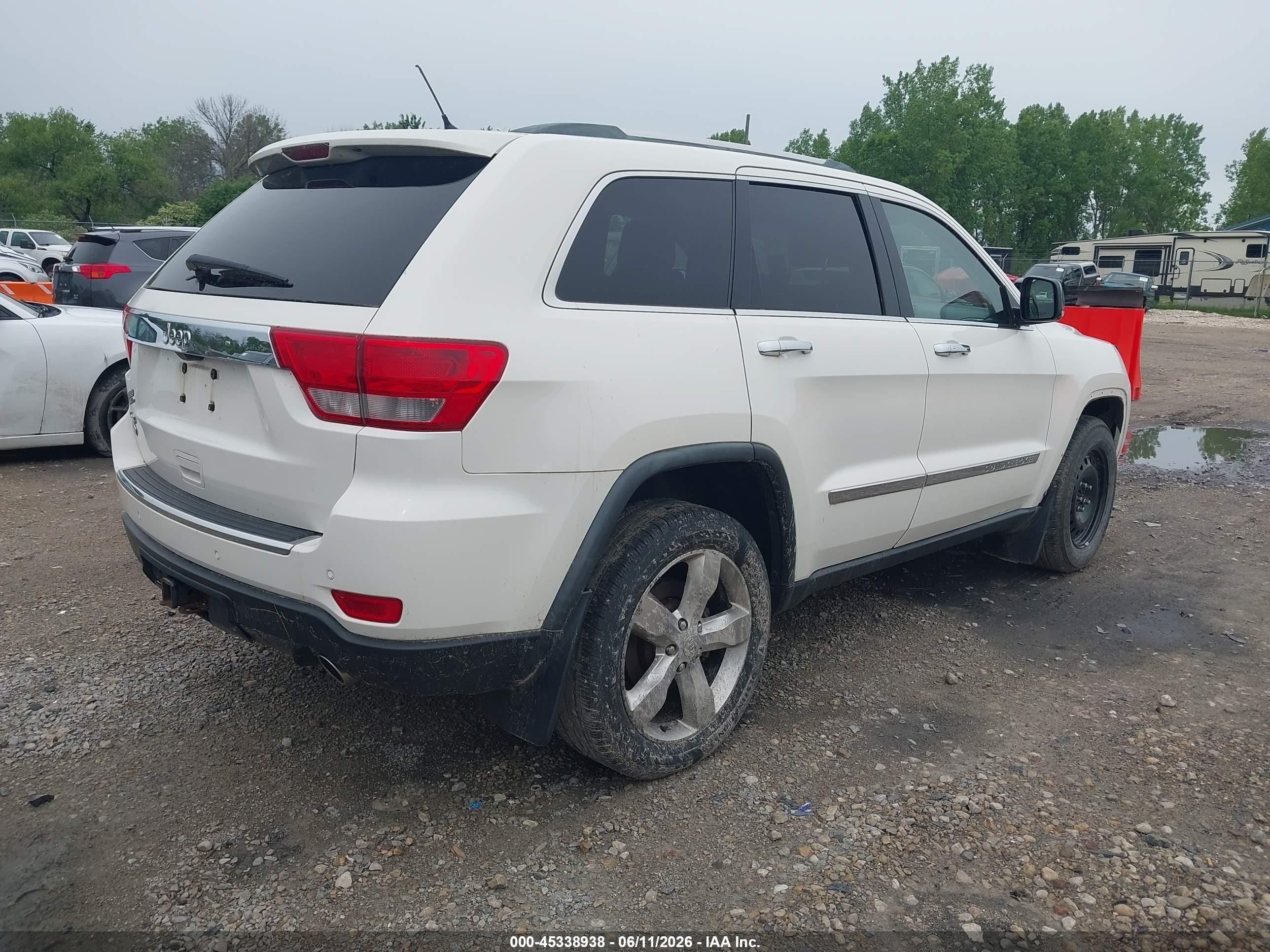2011 Jeep Grand Cherokee Overland White vin: 1J4RR6GT7BC604950