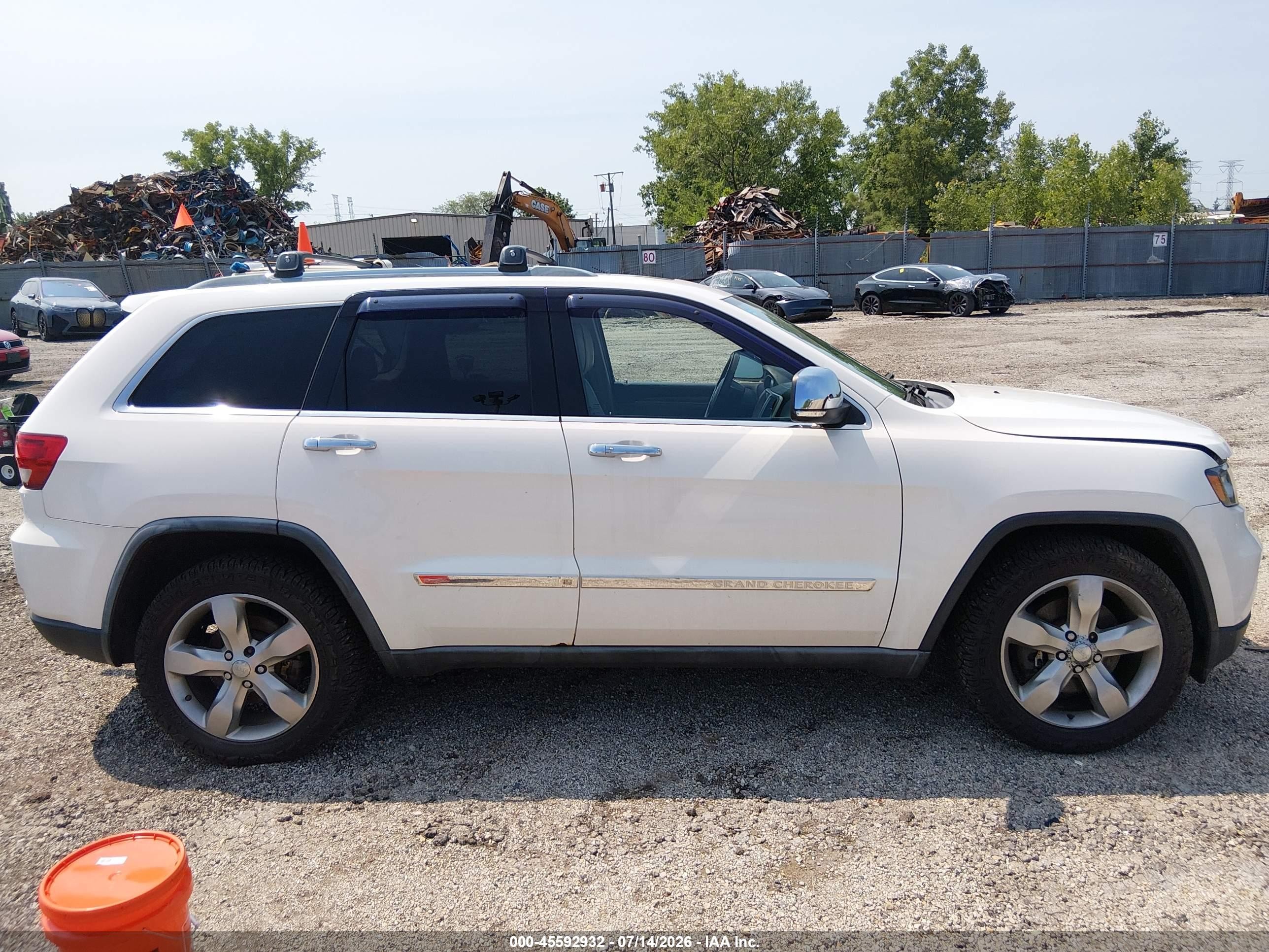 2011 Jeep Grand Cherokee Overland White vin: 1J4RR6GT7BC606231