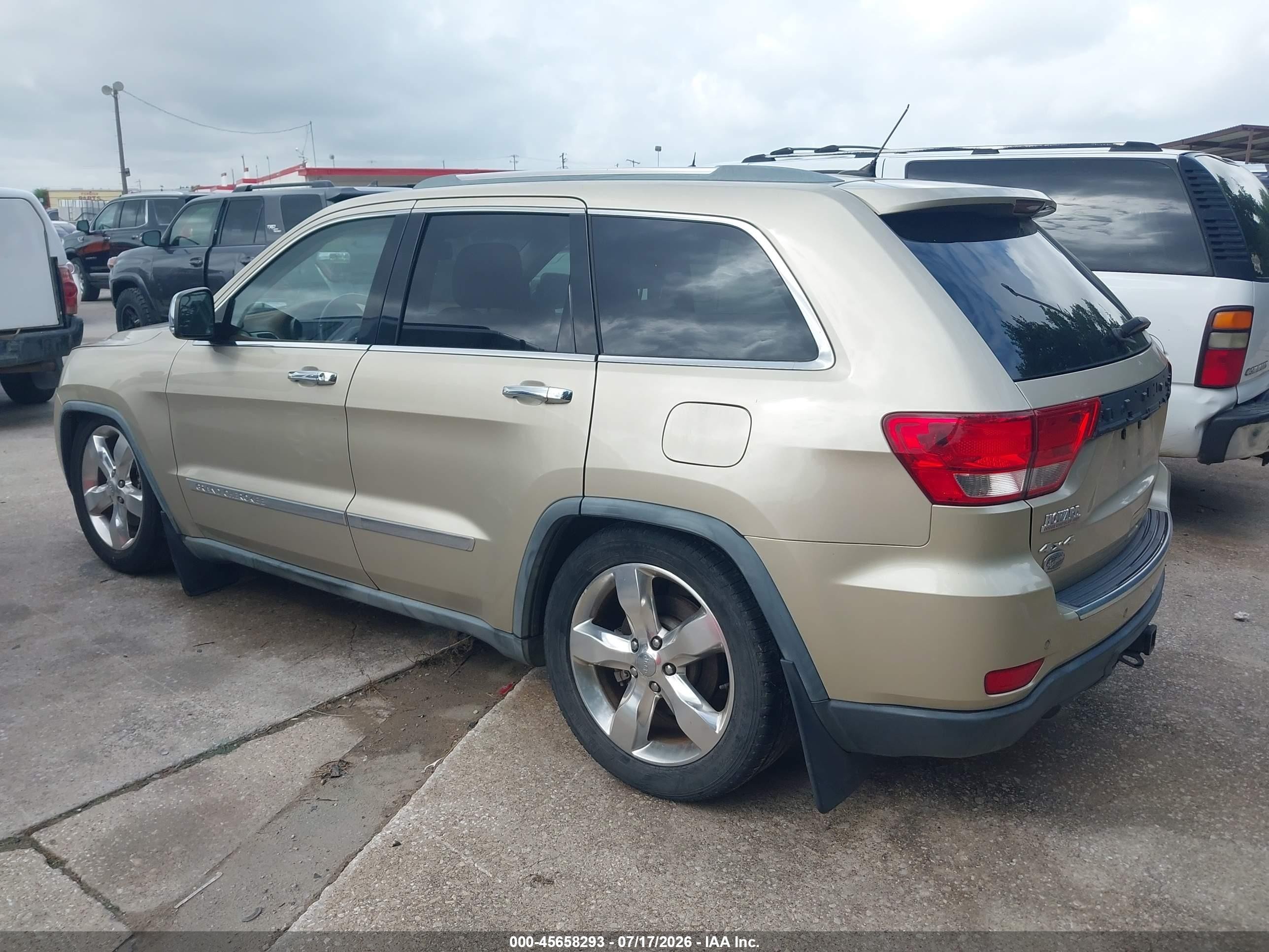 2011 Jeep Grand Cherokee Overland Cream vin: 1J4RR6GT7BC721041