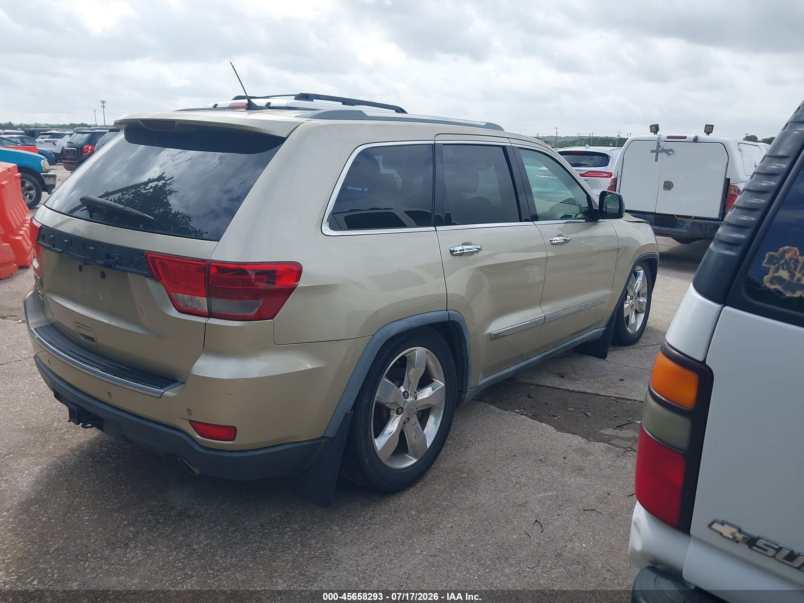 2011 Jeep Grand Cherokee Overland Cream vin: 1J4RR6GT7BC721041