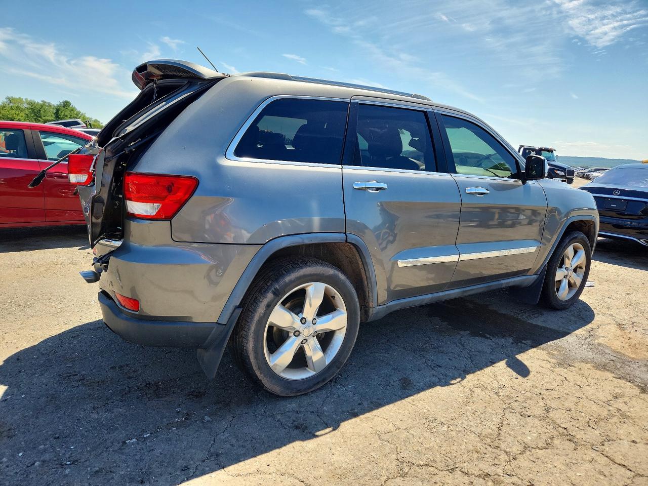 2011 Jeep Grand Cherokee Overland Gray vin: 1J4RR6GT8BC726474