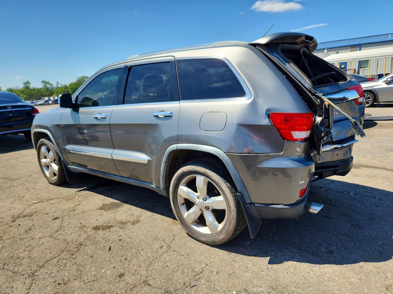 2011 Jeep Grand Cherokee Overland Gray vin: 1J4RR6GT8BC726474