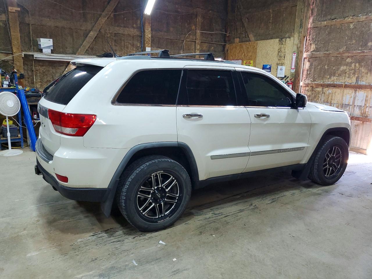 2011 Jeep Grand Cherokee Overland White vin: 1J4RR6GTXBC536269