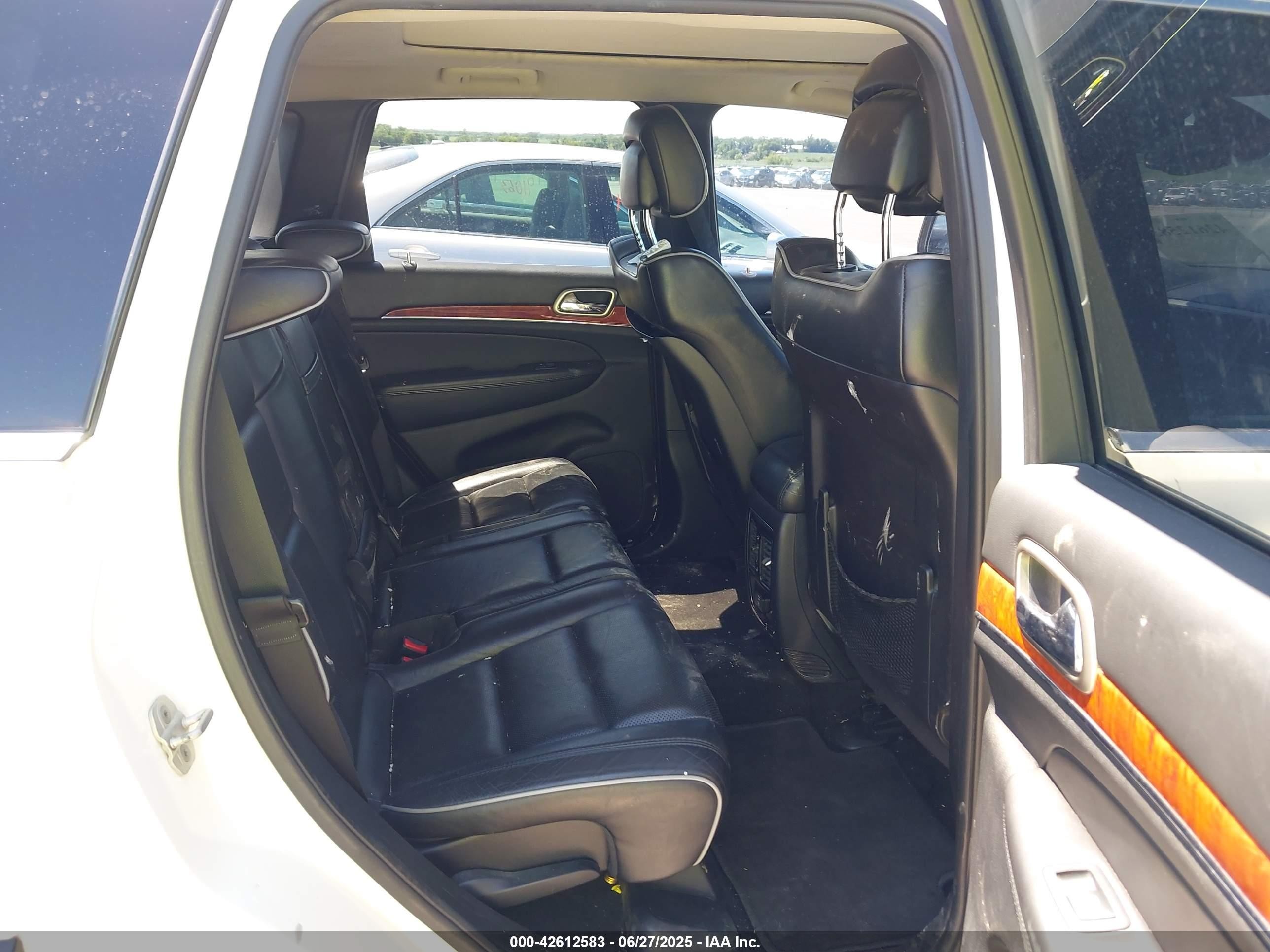 2011 Jeep Grand Cherokee Overland White vin: 1J4RR6GTXBC605445