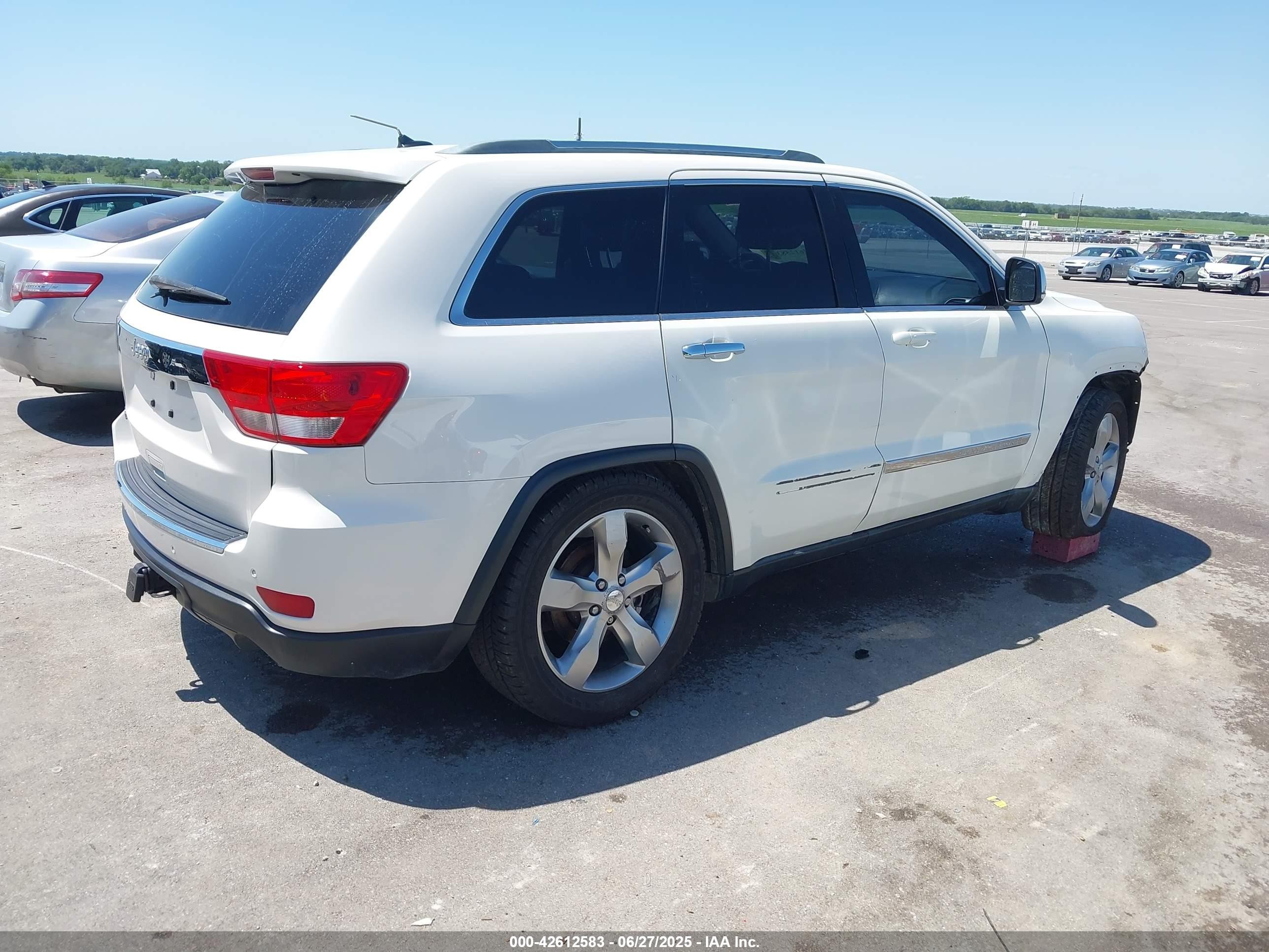 2011 Jeep Grand Cherokee Overland White vin: 1J4RR6GTXBC605445