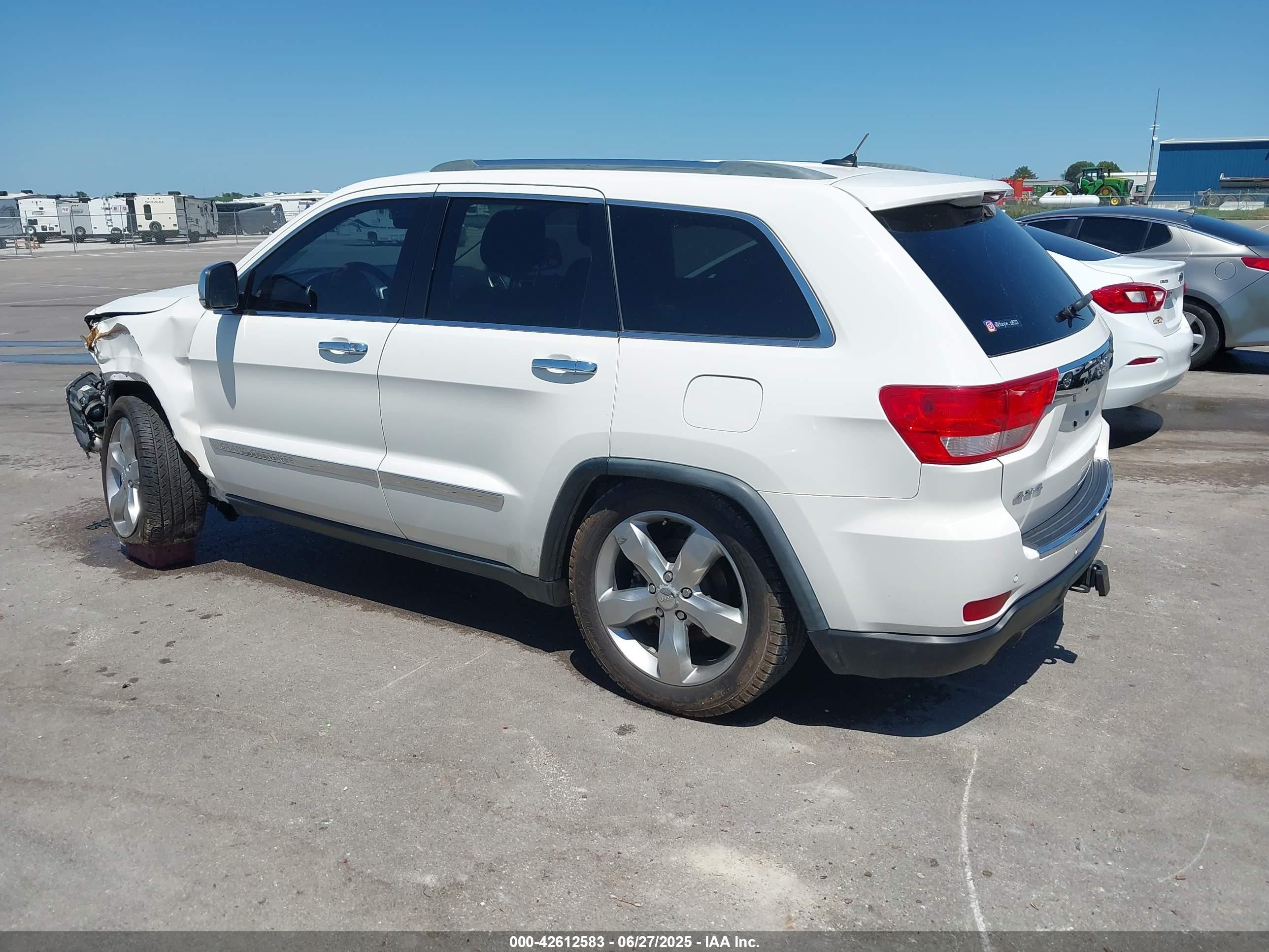 2011 Jeep Grand Cherokee Overland White vin: 1J4RR6GTXBC605445