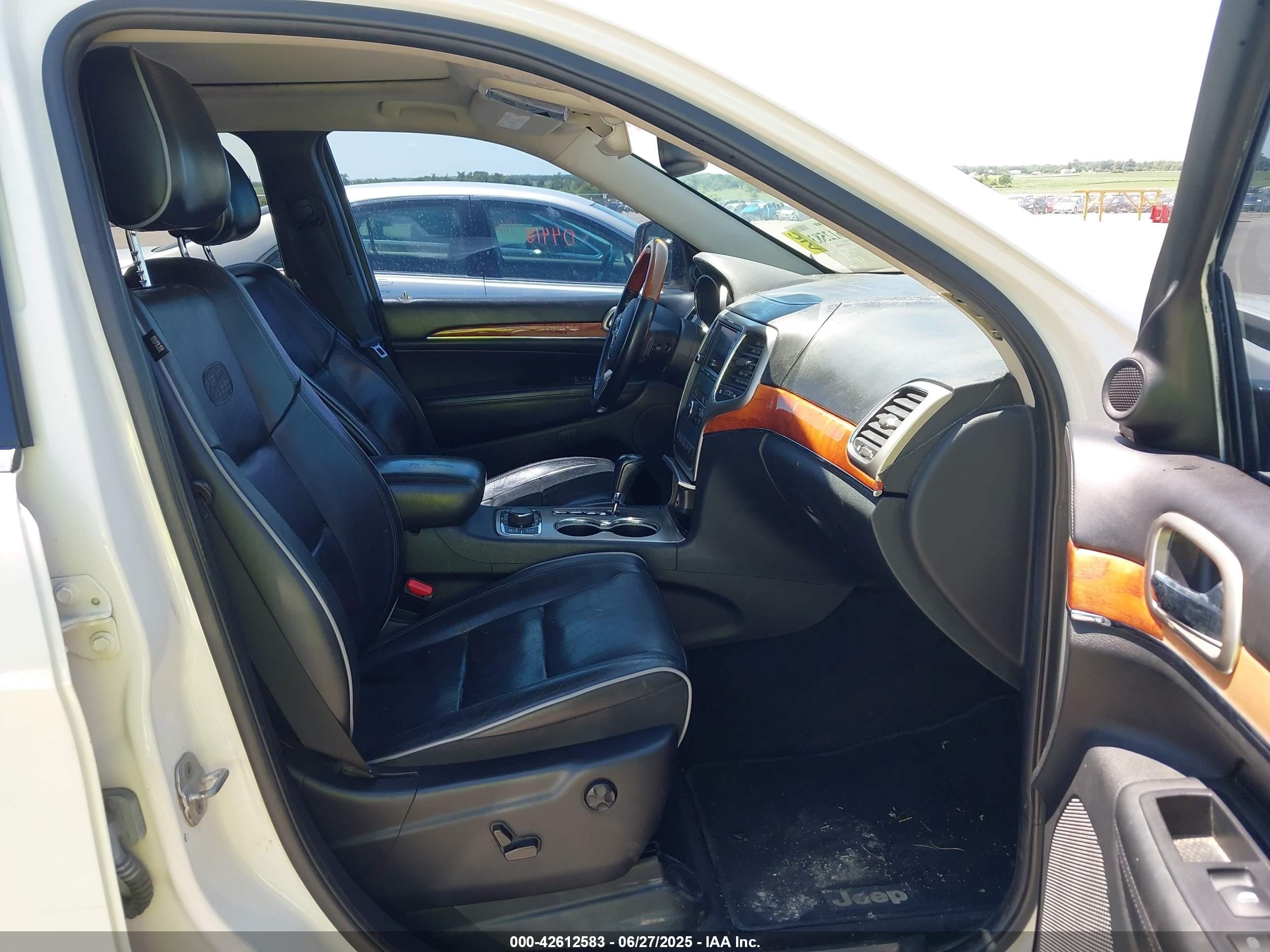 2011 Jeep Grand Cherokee Overland White vin: 1J4RR6GTXBC605445