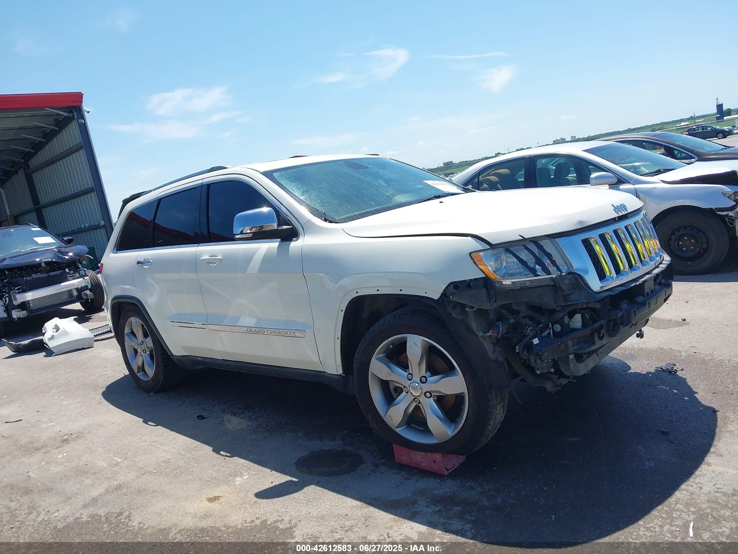 2011 Jeep Grand Cherokee Overland White vin: 1J4RR6GTXBC605445
