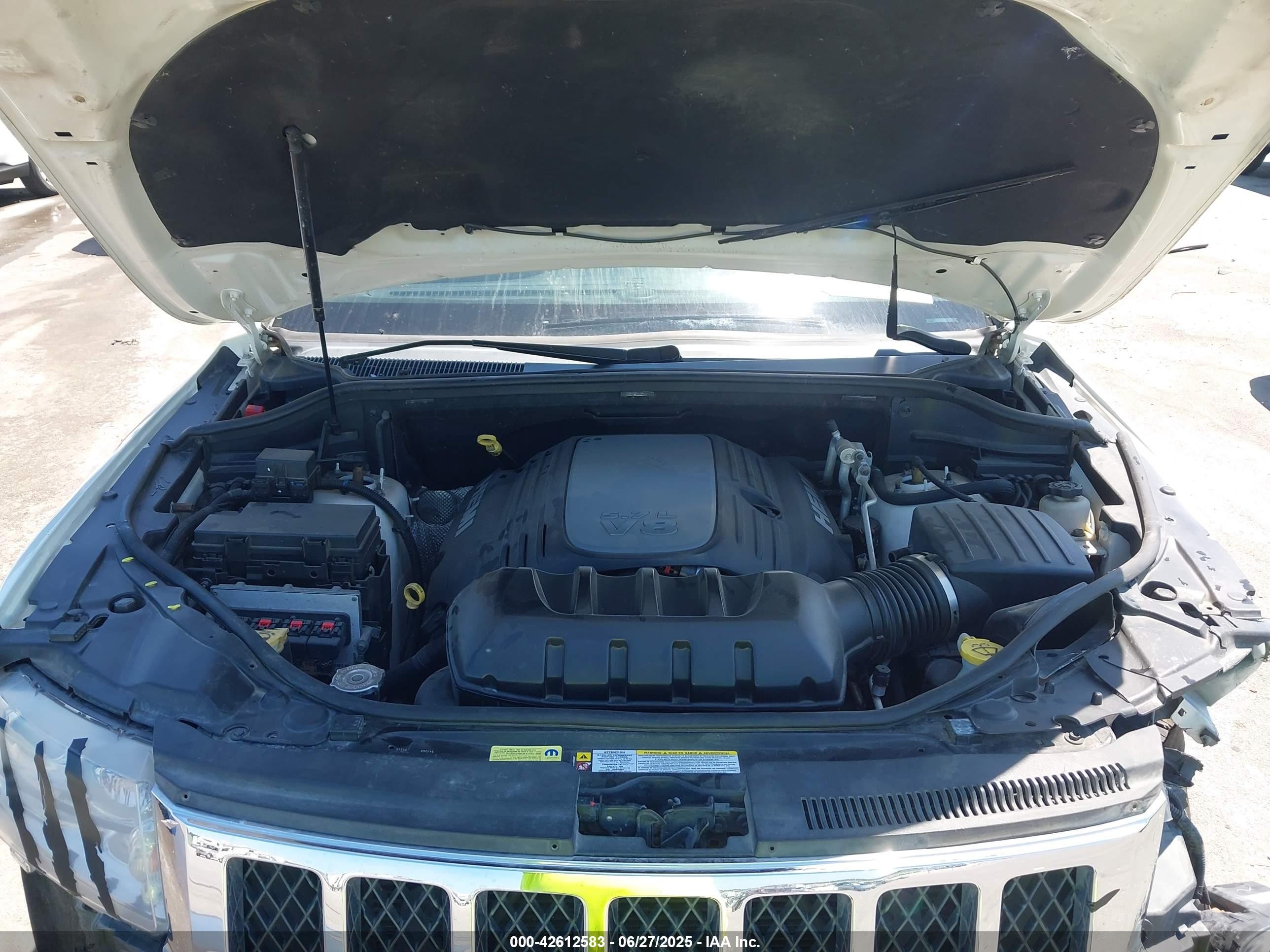 2011 Jeep Grand Cherokee Overland White vin: 1J4RR6GTXBC605445