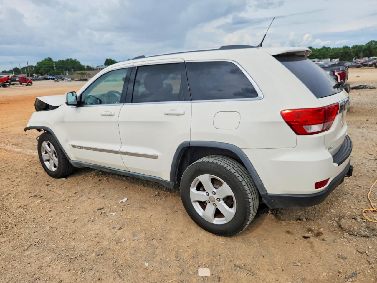 2011 Jeep Grand Cherokee Laredo Cream vin: 1J4RS4GG0BC518231