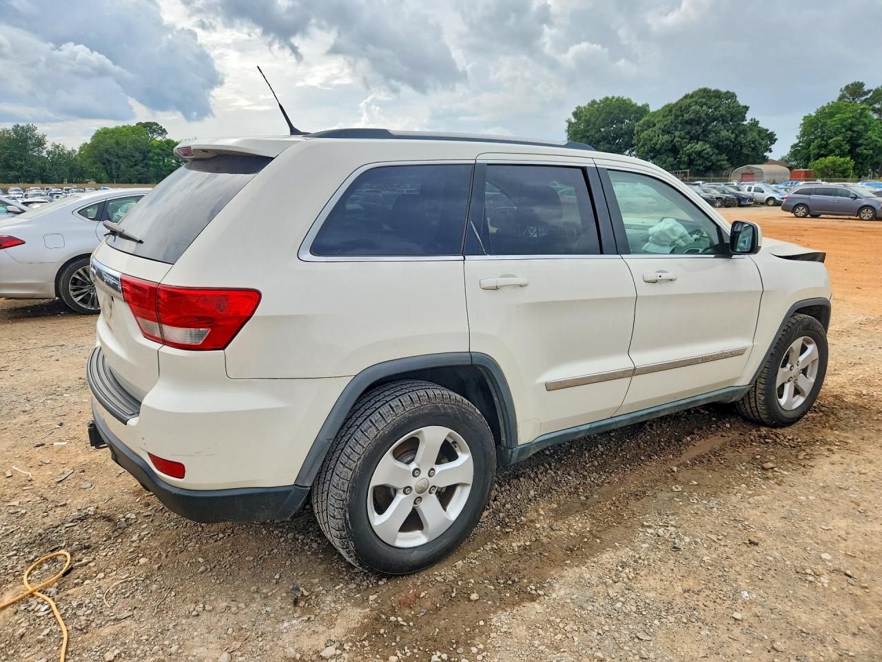 2011 Jeep Grand Cherokee Laredo Cream vin: 1J4RS4GG0BC518231