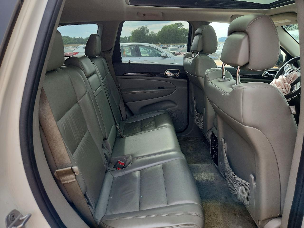 2011 Jeep Grand Cherokee Laredo Cream vin: 1J4RS4GG0BC518231