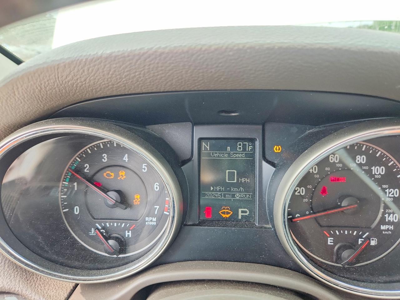 2011 Jeep Grand Cherokee Laredo Cream vin: 1J4RS4GG0BC518231