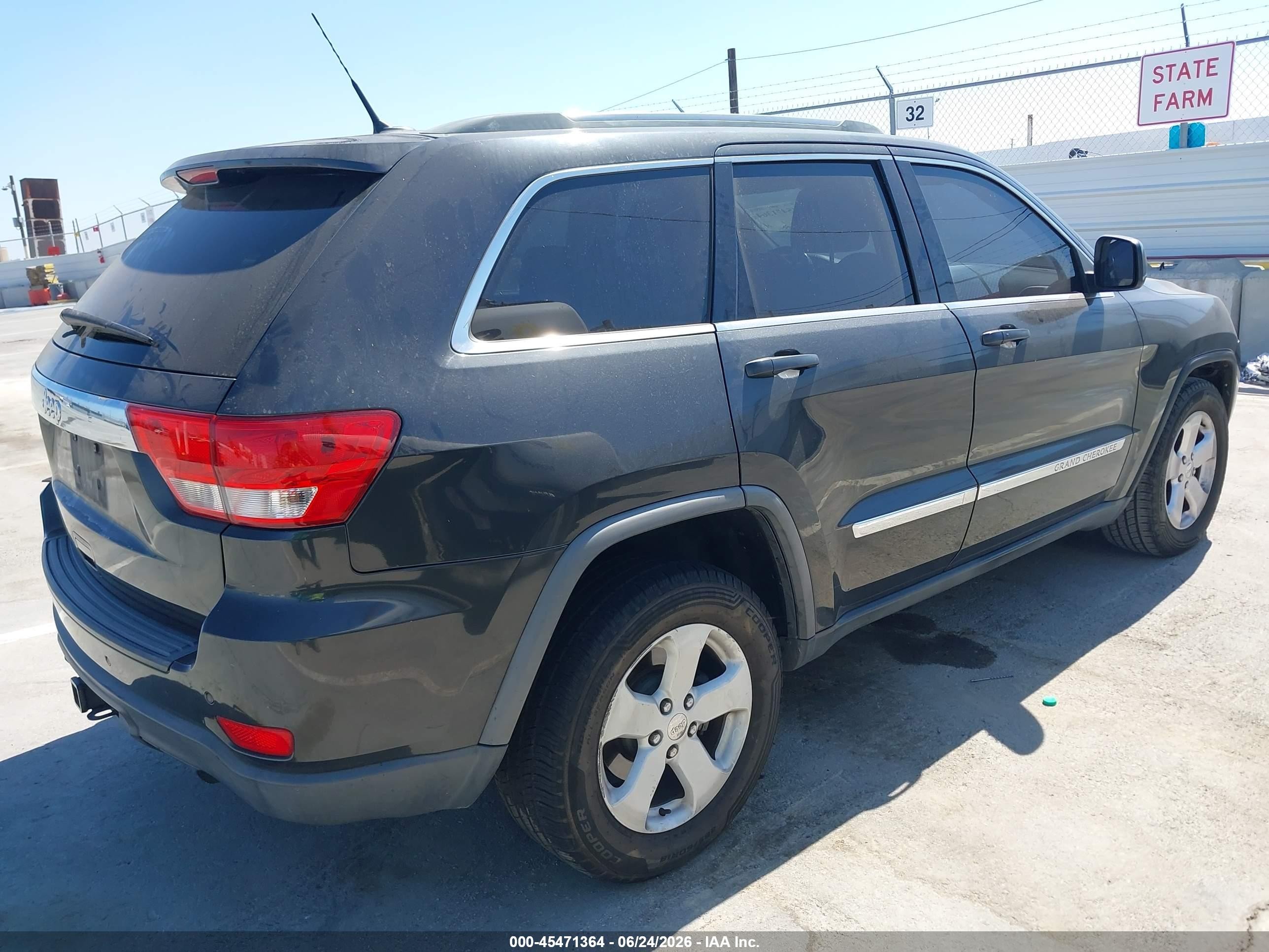 2011 Jeep Grand Cherokee Laredo Серый vin: 1J4RS4GG0BC518245