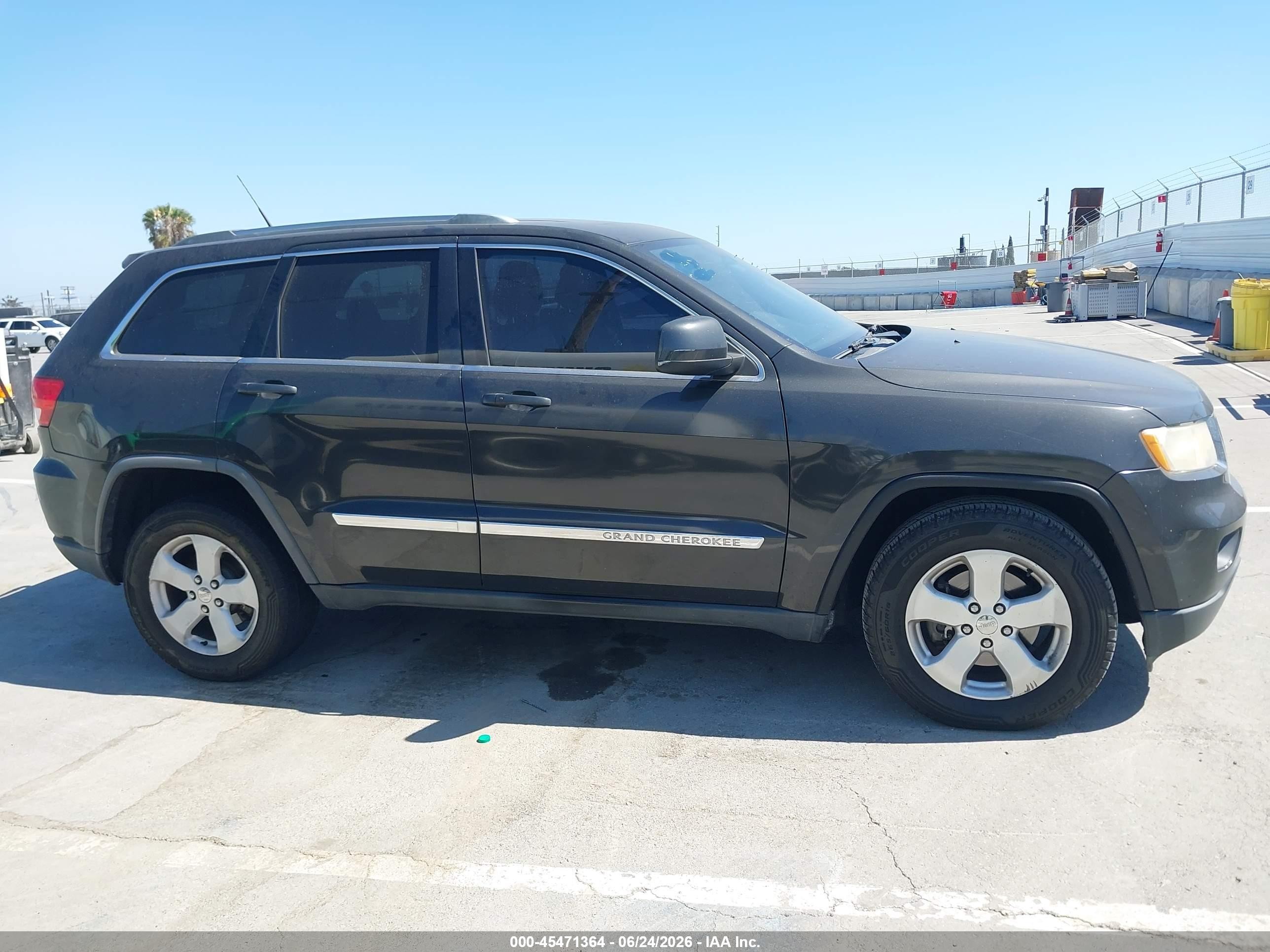 2011 Jeep Grand Cherokee Laredo Серый vin: 1J4RS4GG0BC518245