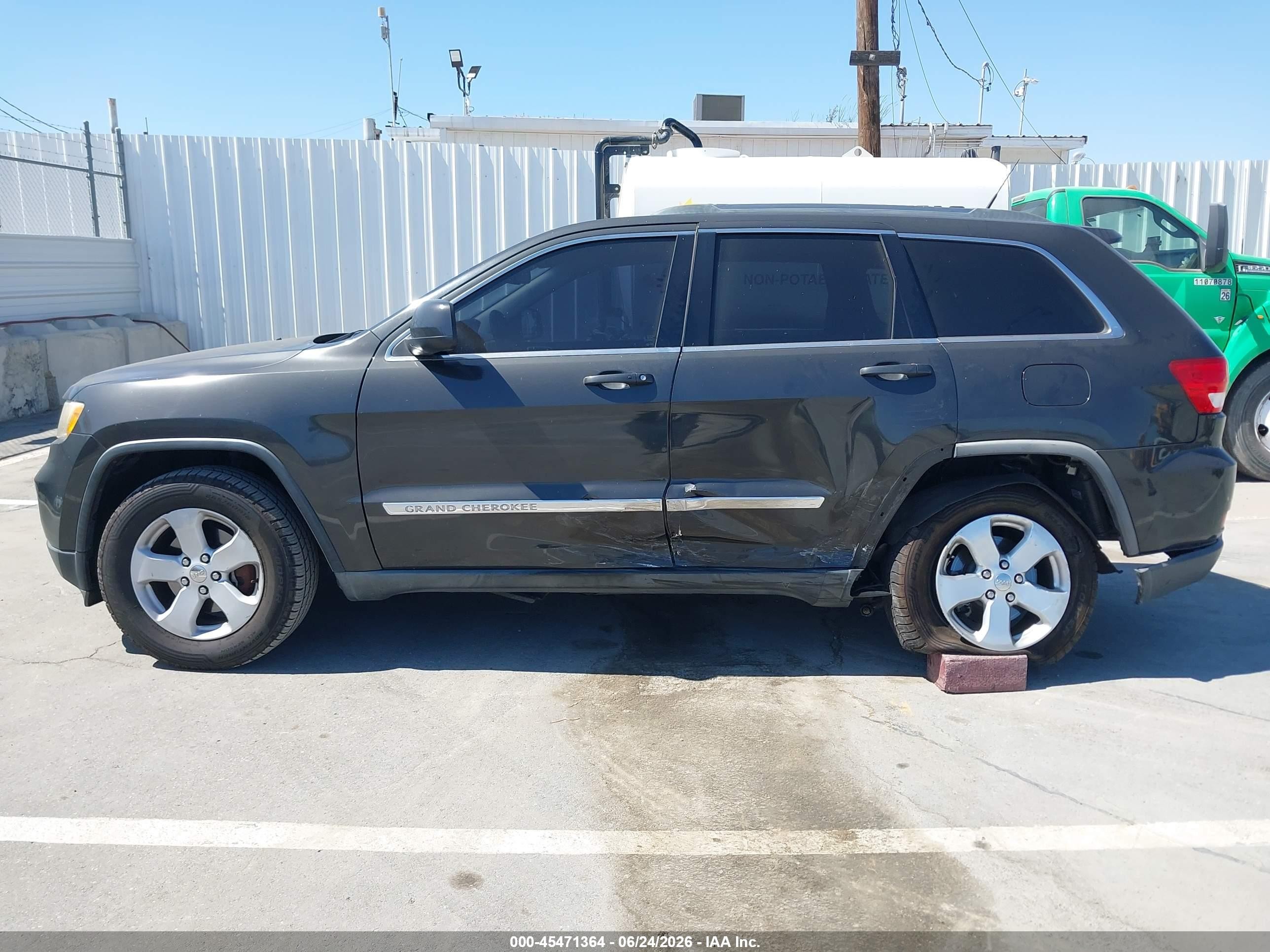2011 Jeep Grand Cherokee Laredo Серый vin: 1J4RS4GG0BC518245