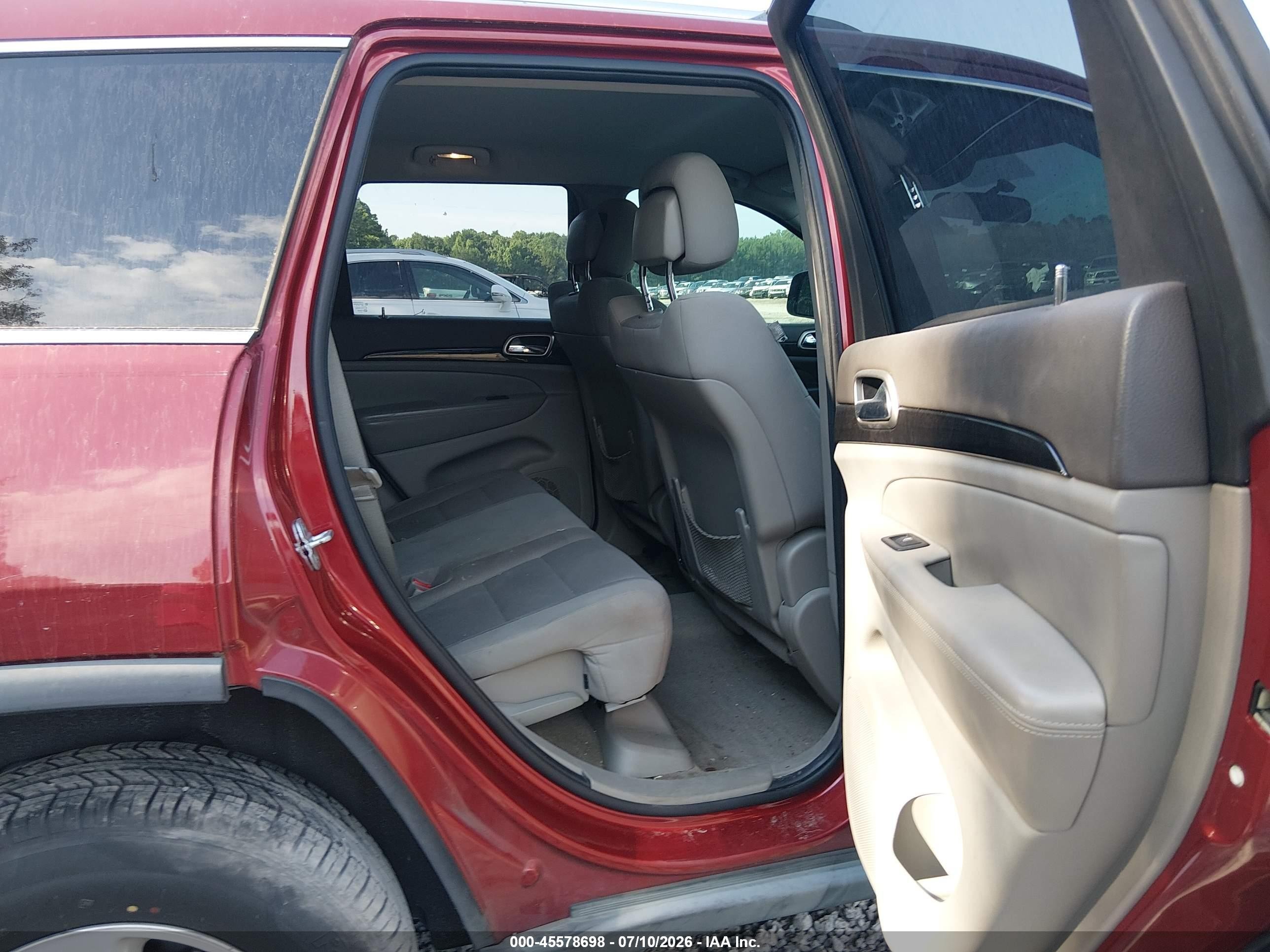 2011 Jeep Grand Cherokee Laredo Red vin: 1J4RS4GG1BC513748